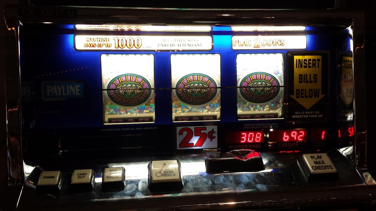 Live baccarat table on rajabandot 65 showing dealer, cards, and betting layout
